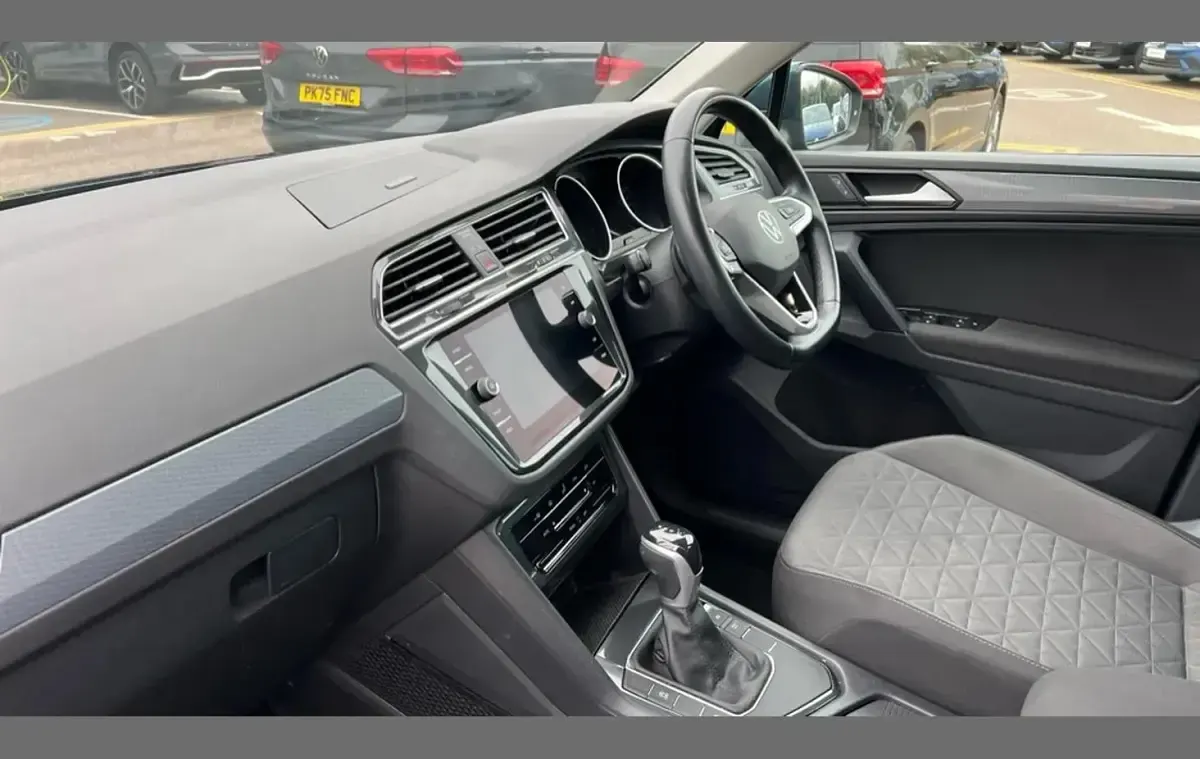 Begagnad VW Tiguan Life 150 HK (110 kW) 2022 Blå SUV