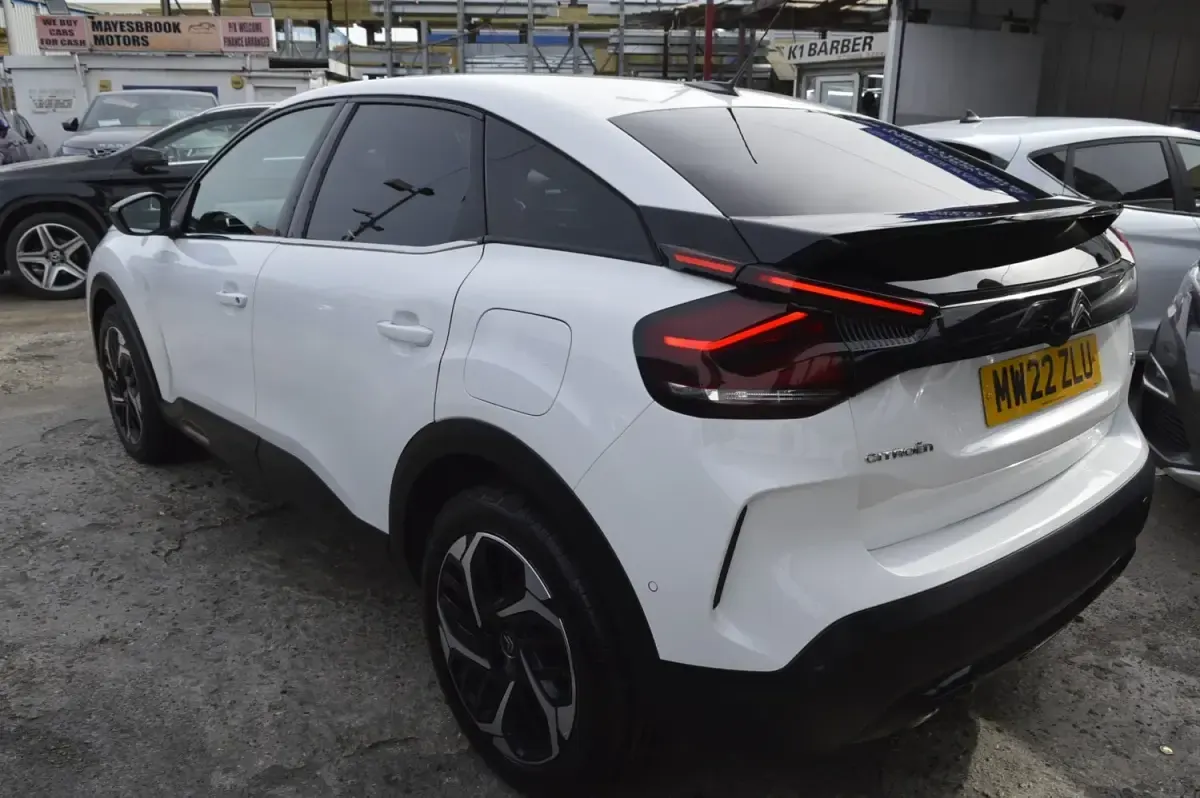 Używany Citroën C4 PureTech 155 KM (114 kW) 2022 Biały Hatchback