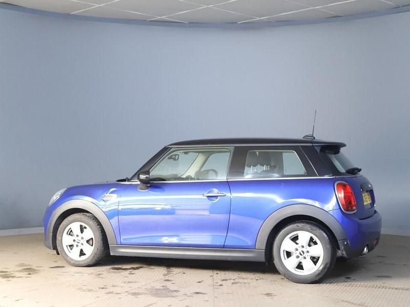 Used Mini Cooper Classic 136 HP (100 kW) 2019 Blue Hatchback