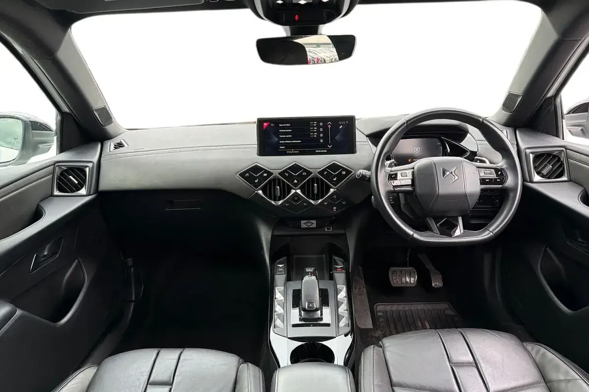 Used DS Automobiles DS3 Ultra Prestige 131 HP (96 kW) 2019 White Hatchback