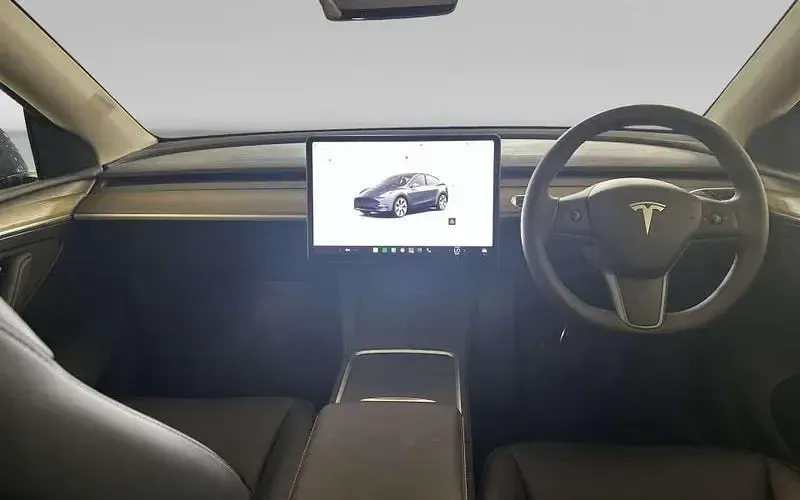 Used Tesla Model Y Long Range AWD 286 kW (389 HP) 2025 SUV