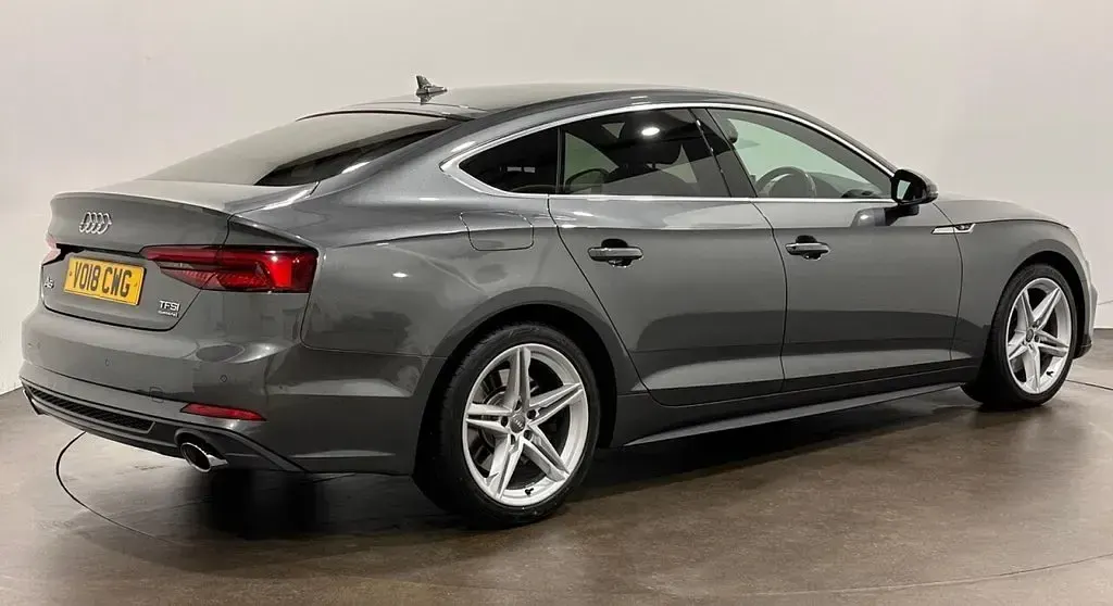 Usado Audi A5 Sportback S-Line 252 HP (185 kW) 2018 Cinzento Citadino