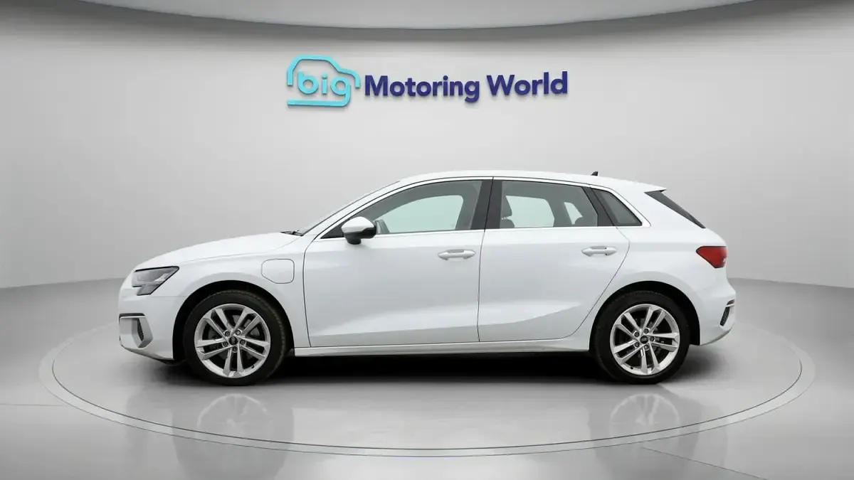 Begagnad Audi A3 Sportback Sport 2023 Vit Halvkombi