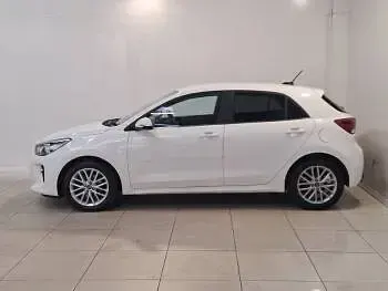 Used Kia Rio 2017 White Hatchback