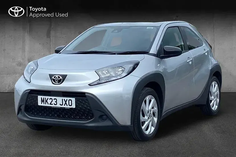 Used Toyota Aygo X PURE 72 HP (52 kW) 2023 Silver SUV