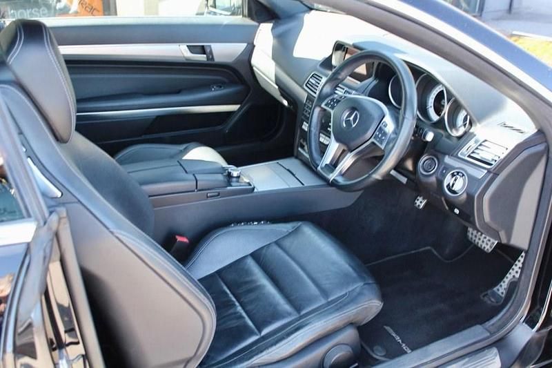 Second-hand Mercedes E200 AMG line 184 CP (135 kW) 2016 Negru Cabrio