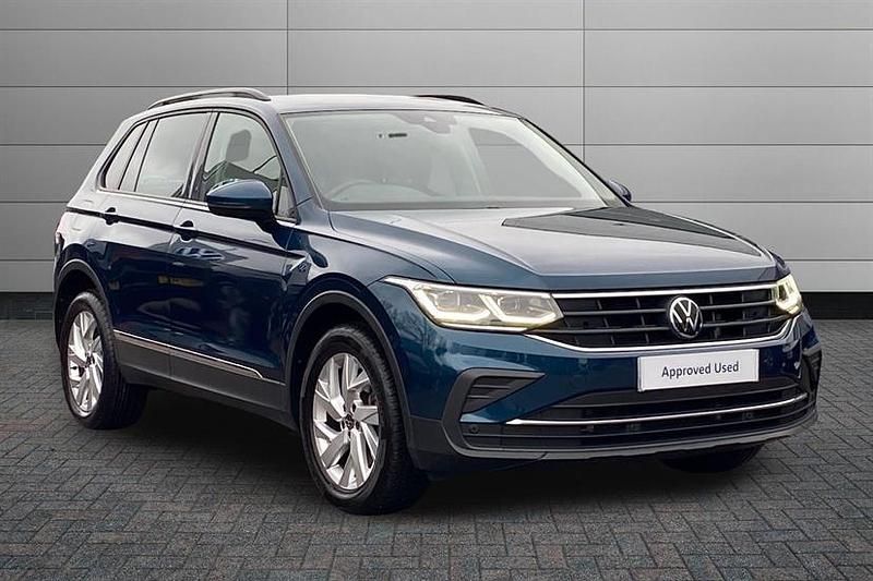 Used VW Tiguan Life 245 HP (180 kW) 2022 Nightshade blue SUV
