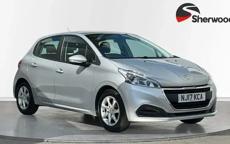 Used Peugeot 208 Active 68 HP (50 kW) 2017 Hatchback