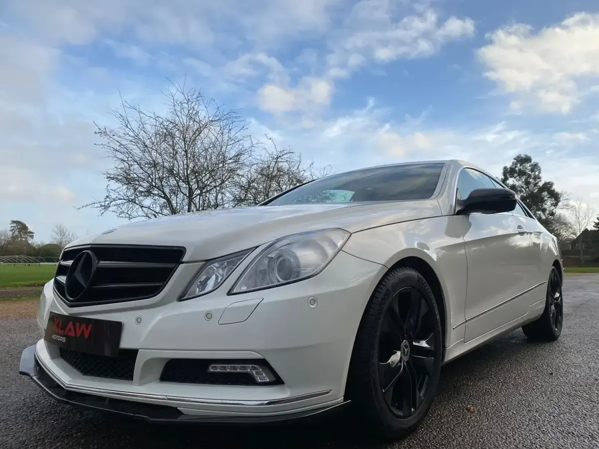 Begagnad Mercedes E350 2009 Vit Sportkupé