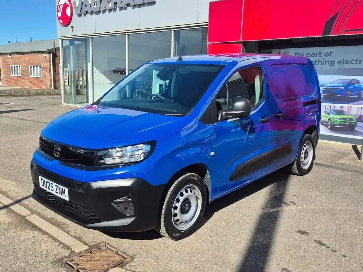 Nouă Vauxhall Combo S 101 CP (74 kW) 2025 Albastru Monovolum