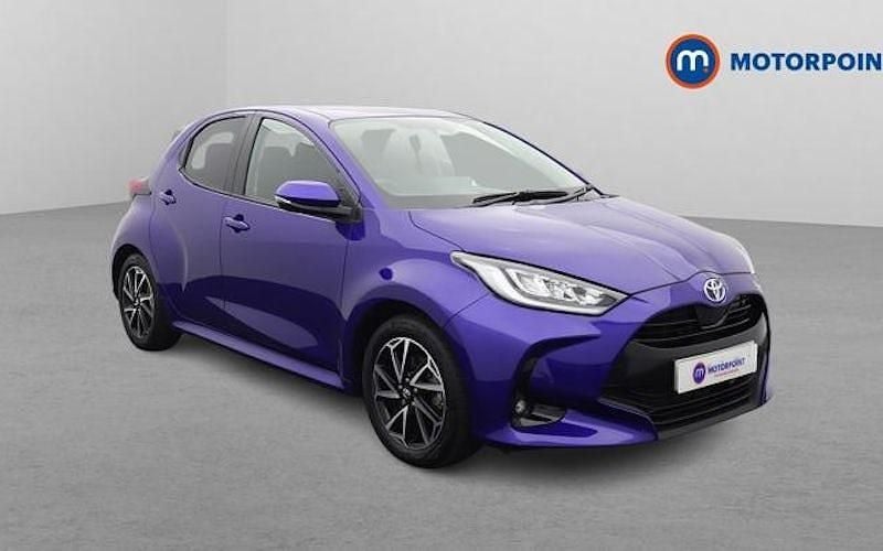 Used 2025 Toyota Yaris Hybrid Design Hatchback | £18,349 (Super price) - Image 1/4