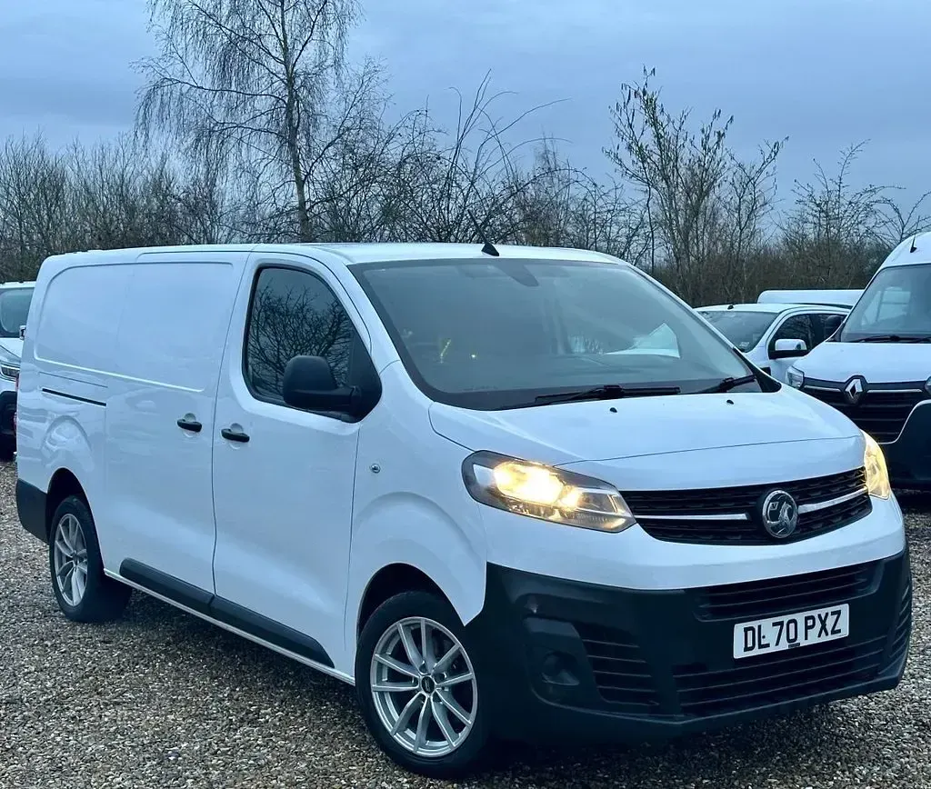Used Vauxhall Vivaro S 100 HP (73 kW) 2020 White MPV