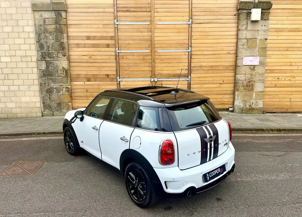 Used Mini Cooper S 2011 White Hatchback