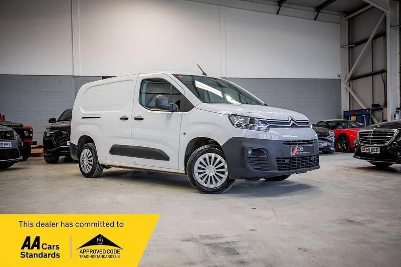 Used Citroën Berlingo 100 HP (73 kW) 2020 White MPV