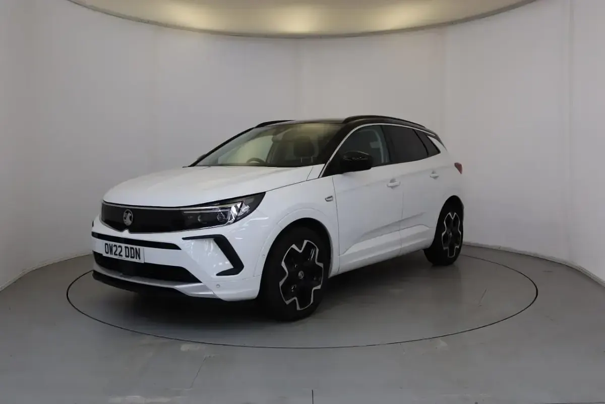 Used Vauxhall Grandland X Elite 128 HP (94 kW) 2022 White SUV