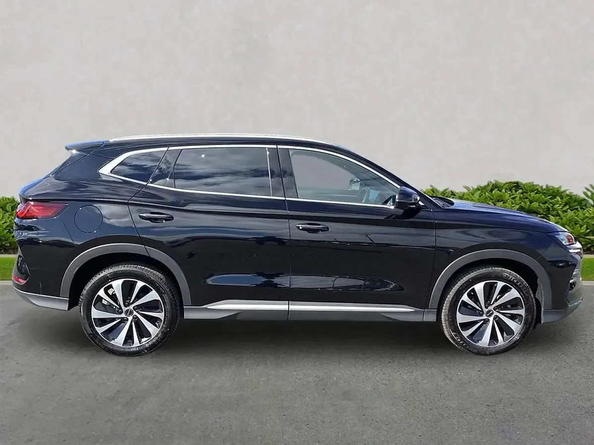Used BYD Seal U Boost 324 HP (238 kW) 2025 Black SUV