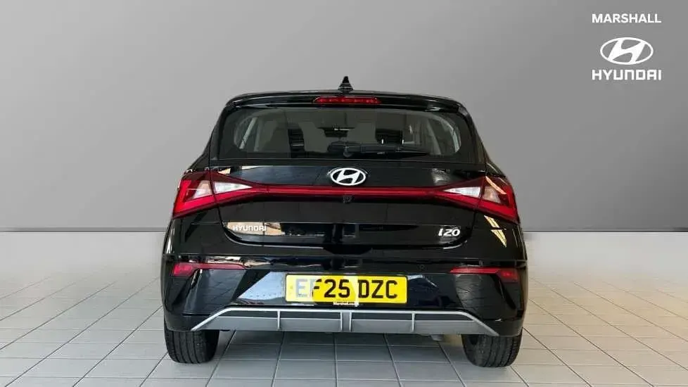 Used Hyundai i20 Advanced 100 HP (73 kW) 2025 Black Hatchback