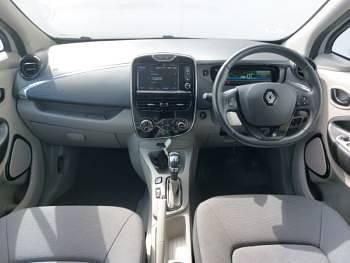 Used Renault Zoe Dynamique 64 kW (88 HP) 2017 White Hatchback