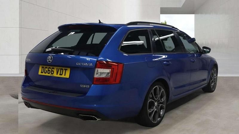Used Skoda Octavia vRS 230 HP (169 kW) 2016 Blue Hatchback