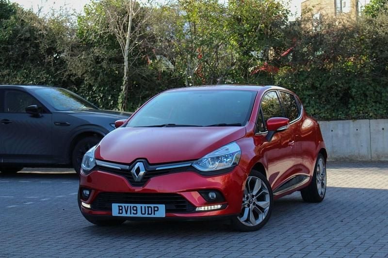 Used Renault Clio IV Iconic 2019 Red Hatchback