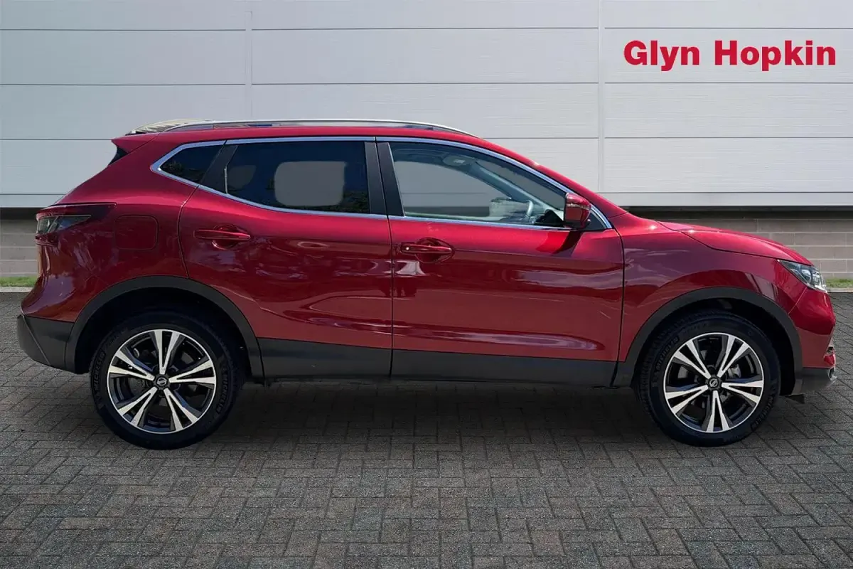 Used Nissan Qashqai N-Connecta 158 HP (116 kW) 2021 Red SUV