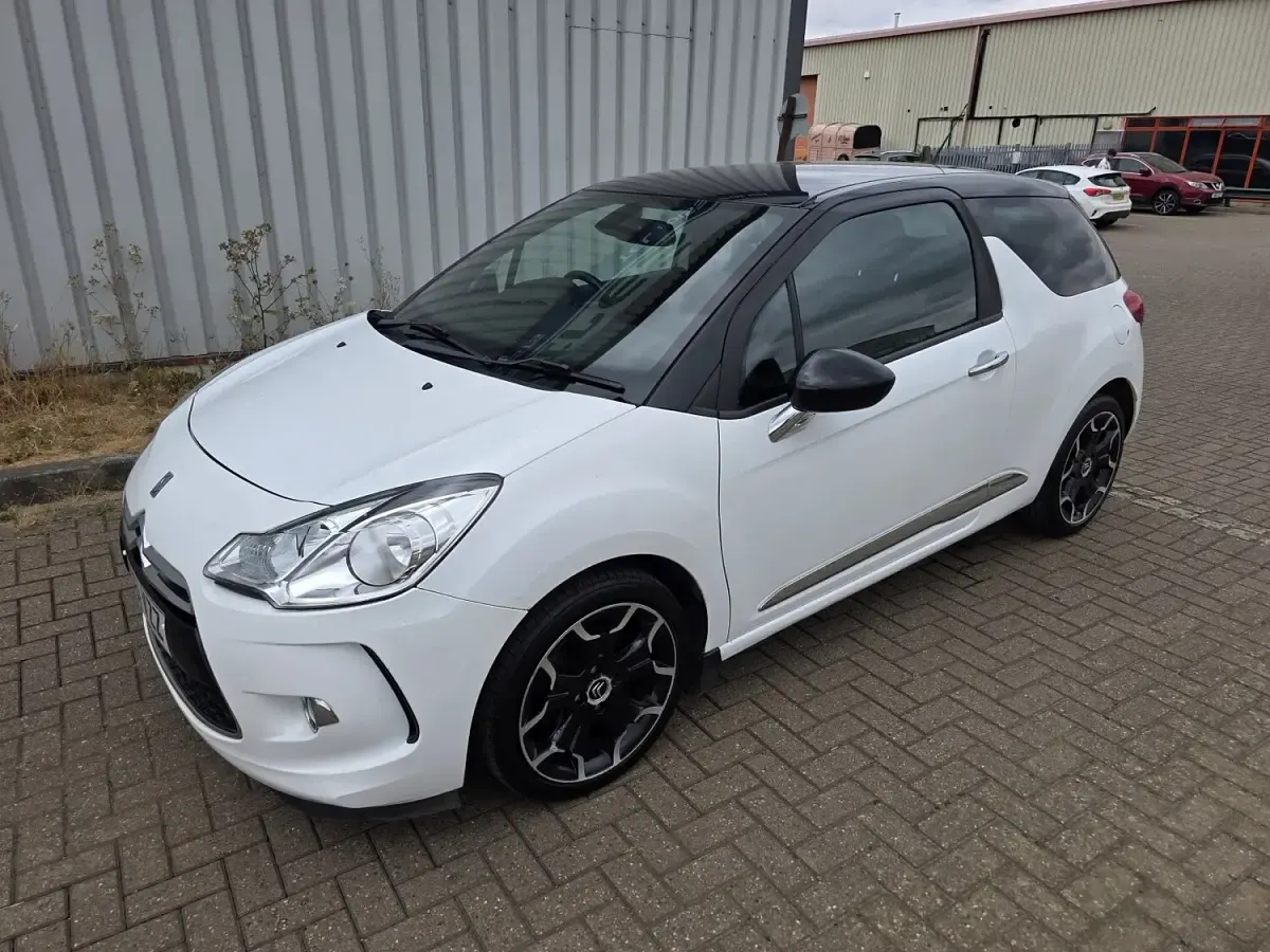 Used Citroën DS3 110 HP (80 kW) 2011 White Hatchback