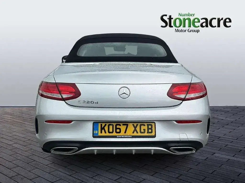 Usado Mercedes C220 AMG line 168 HP (123 kW) 2018 Prateado Cabrios