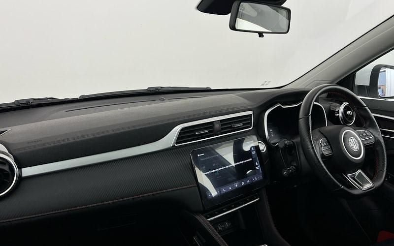 Used MG ZS Trophy 114 kW (156 HP) 2022 White SUV