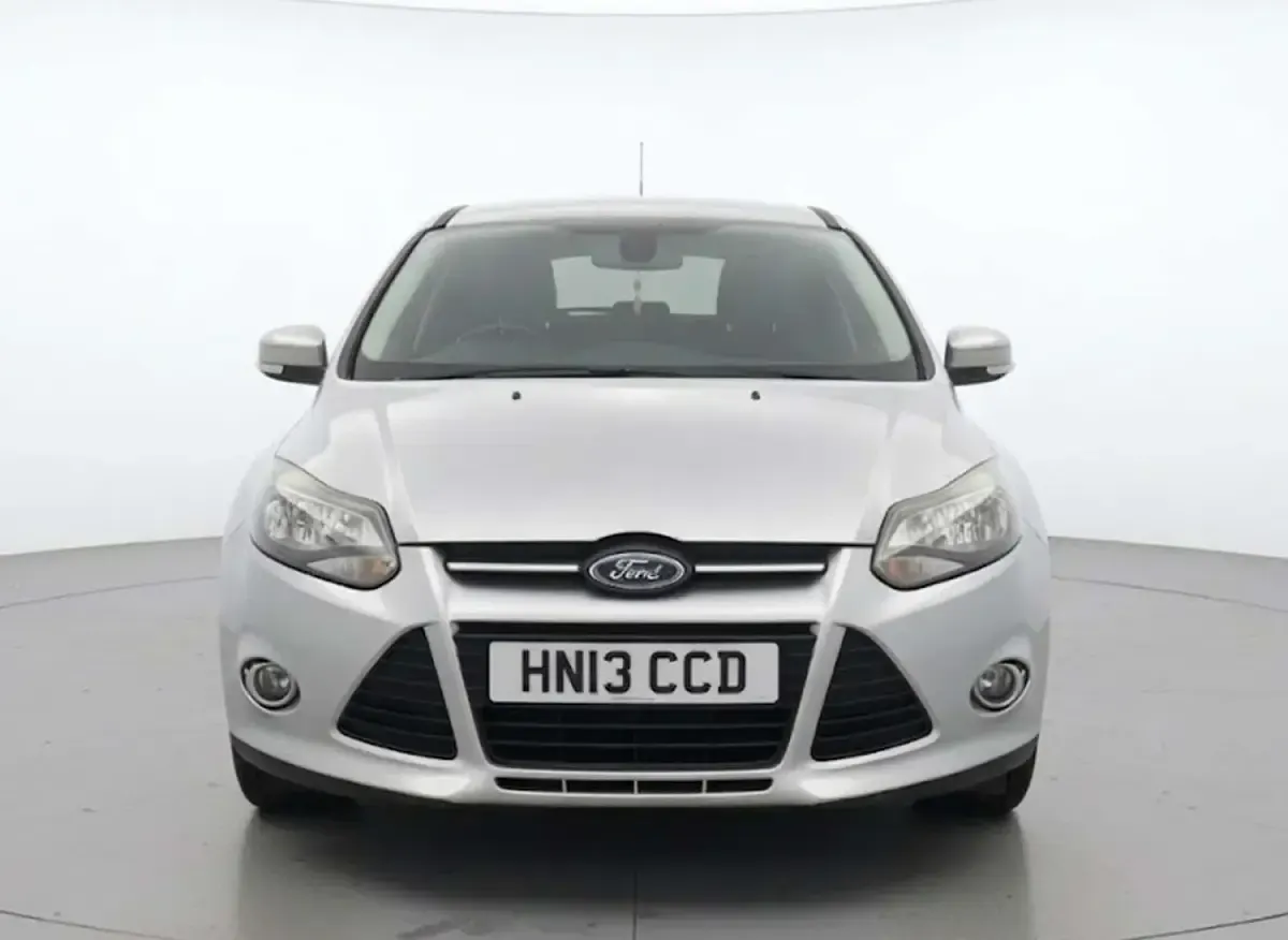 Used Ford Focus Zetec 125 HP (91 kW) 2013 Silver Hatchback