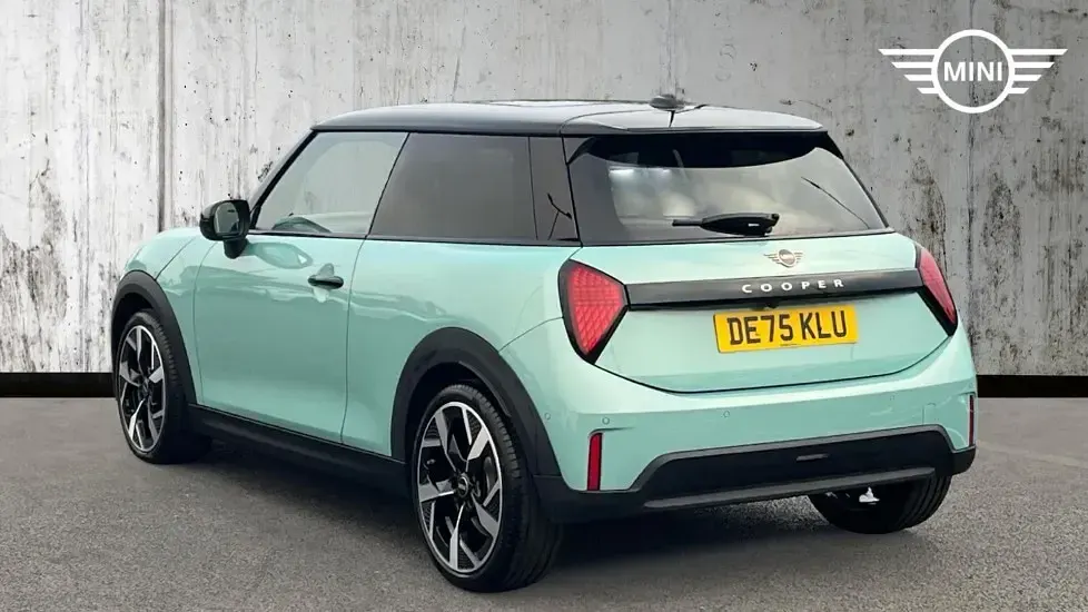 Used Mini Cooper Hatch 113 kW (154 HP) 2025 Green Hatchback