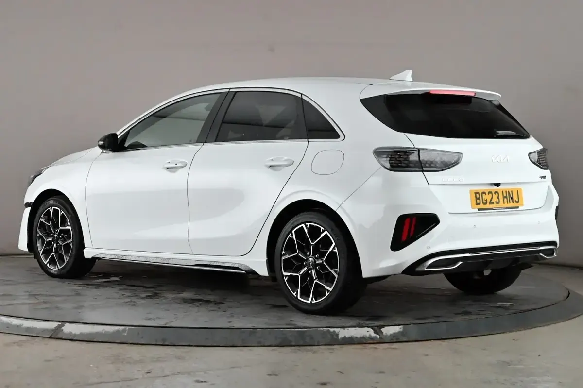 Used Kia Ceed GT GT-Line 158 HP (116 kW) 2023 White Hatchback