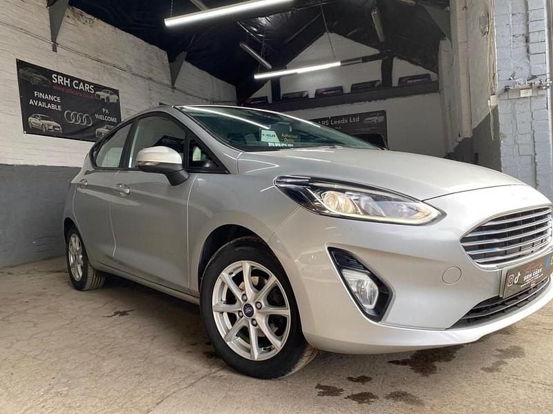 Used Ford Fiesta Zetec 85 HP (62 kW) 2018 Silver Hatchback