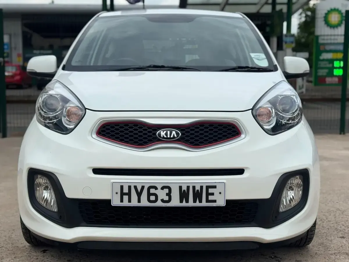 Used Kia Picanto 84 HP (61 kW) 2013 White Hatchback