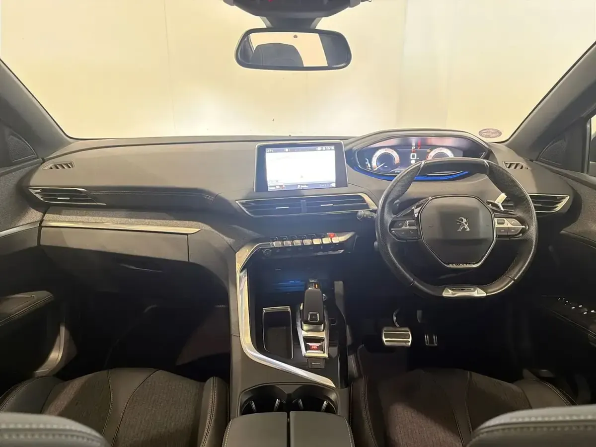 Used Peugeot 5008 Premium 130 HP (95 kW) 2019 White SUV
