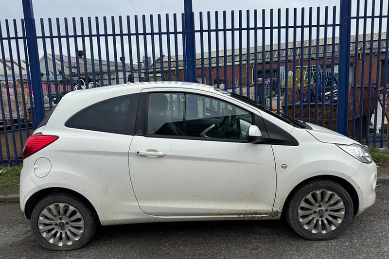 Used Ford Ka Zetec 69 HP (50 kW) 2014 White Hatchback