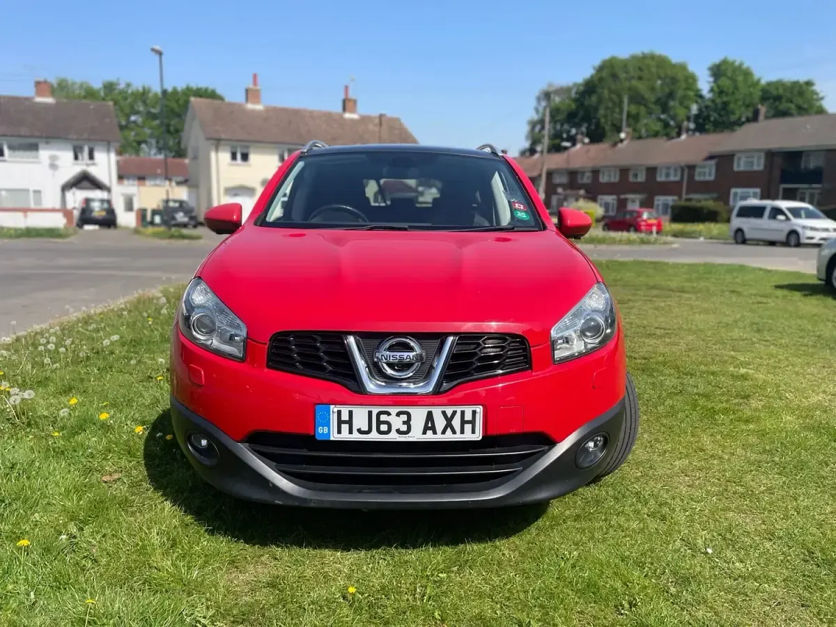 Used Nissan Qashqai Tekna 117 HP (86 kW) 2013 Red SUV