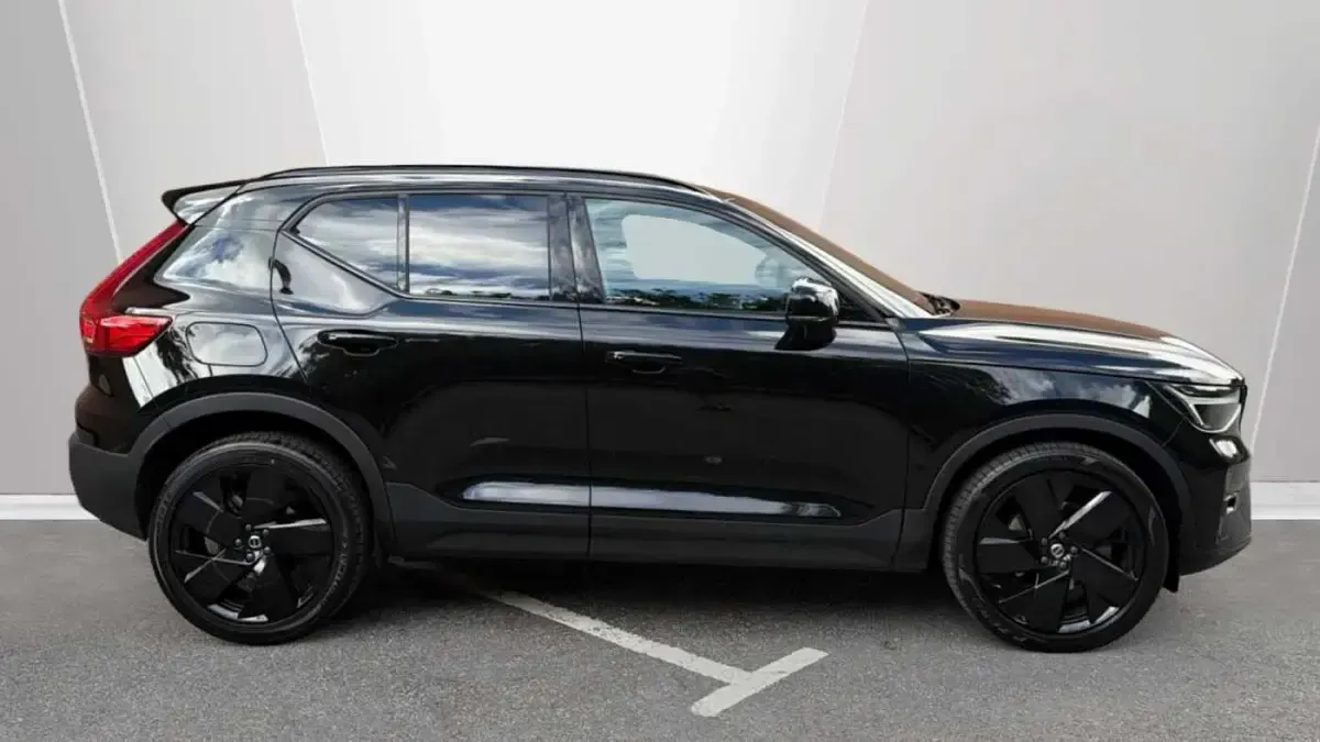 Used Volvo XC40 Plus 197 HP (144 kW) 2025 Black SUV
