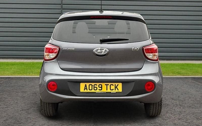 Used Hyundai i10 67 HP (49 kW) 2020 Hatchback