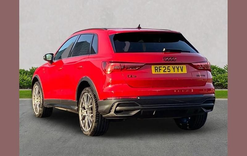 Ny Audi Q3 Black Edition 150 HK (110 kW) 2025 Röd SUV