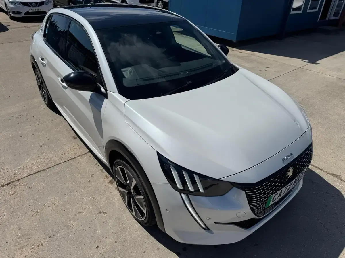Used Peugeot e-208 GTi 100 kW (136 HP) 2022 White Hatchback