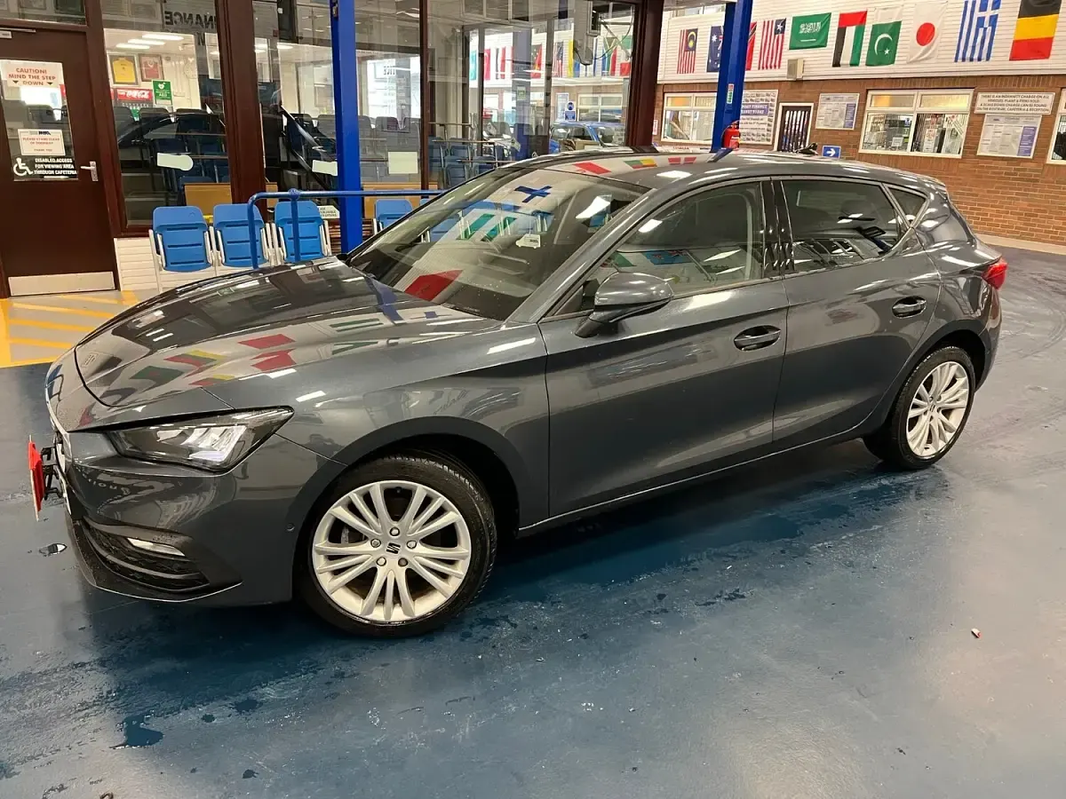 Used Seat Leon SE Dynamic 110 HP (80 kW) 2020 Grey Hatchback