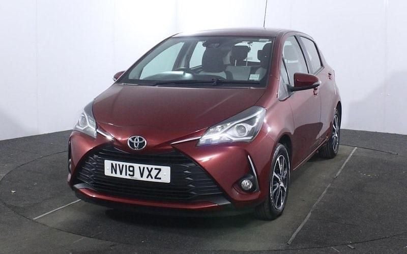 Used Toyota Yaris 111 HP (81 kW) 2019 Red Hatchback