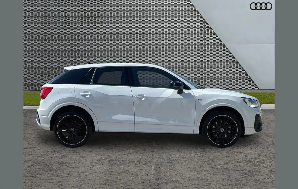 Used Audi Q2 Black Edition 147 HP (108 kW) 2026 White SUV