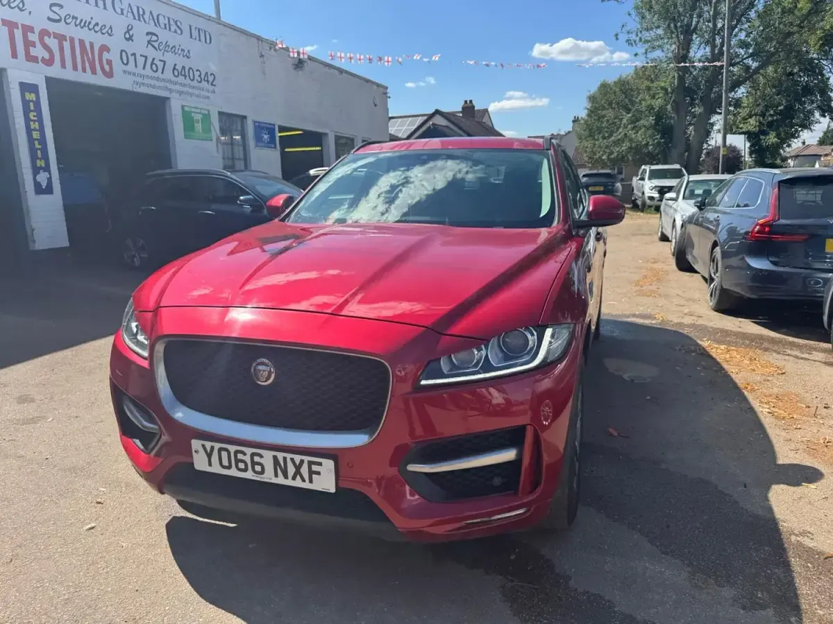 Used Jaguar F-Pace R-Sport 180 HP (132 kW) 2016 Red SUV