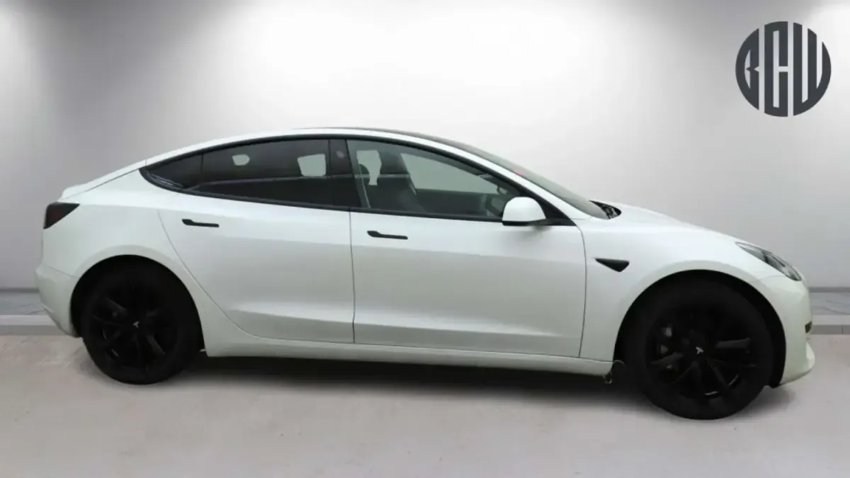 Used Tesla Model 3 Standard Range 239 kW (325 HP) 2020 White Sedan