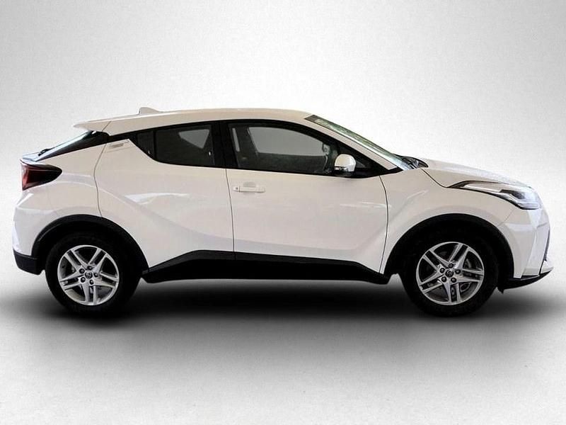 Used Toyota C-HR 122 HP (89 kW) 2022 White SUV