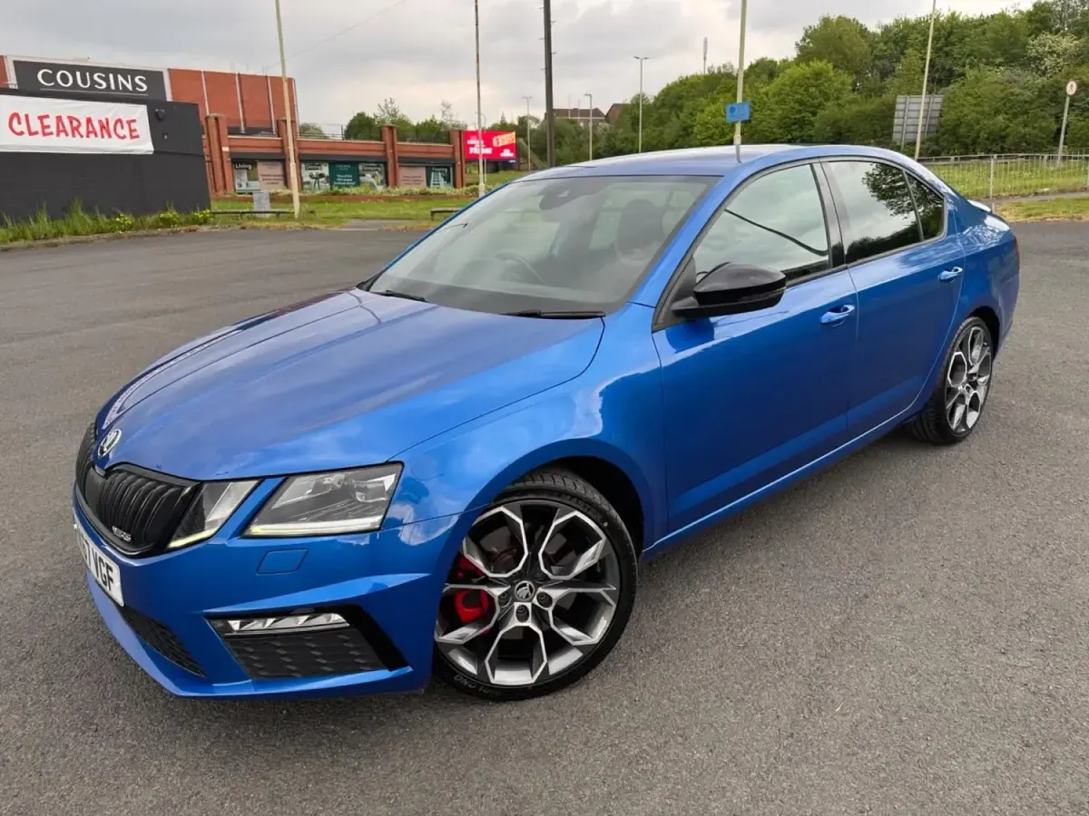 Usado Skoda Octavia vRS 230 HP (169 kW) 2018 Azul Citadino
