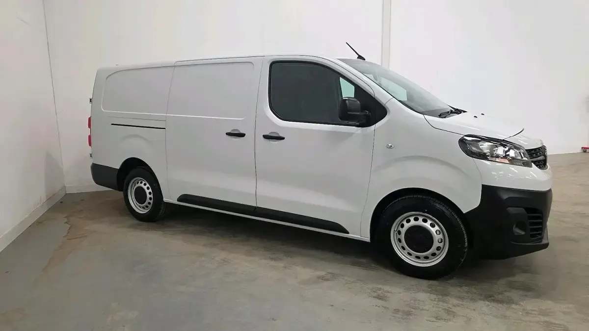 Used Vauxhall Vivaro 100 HP (73 kW) 2022 White MPV