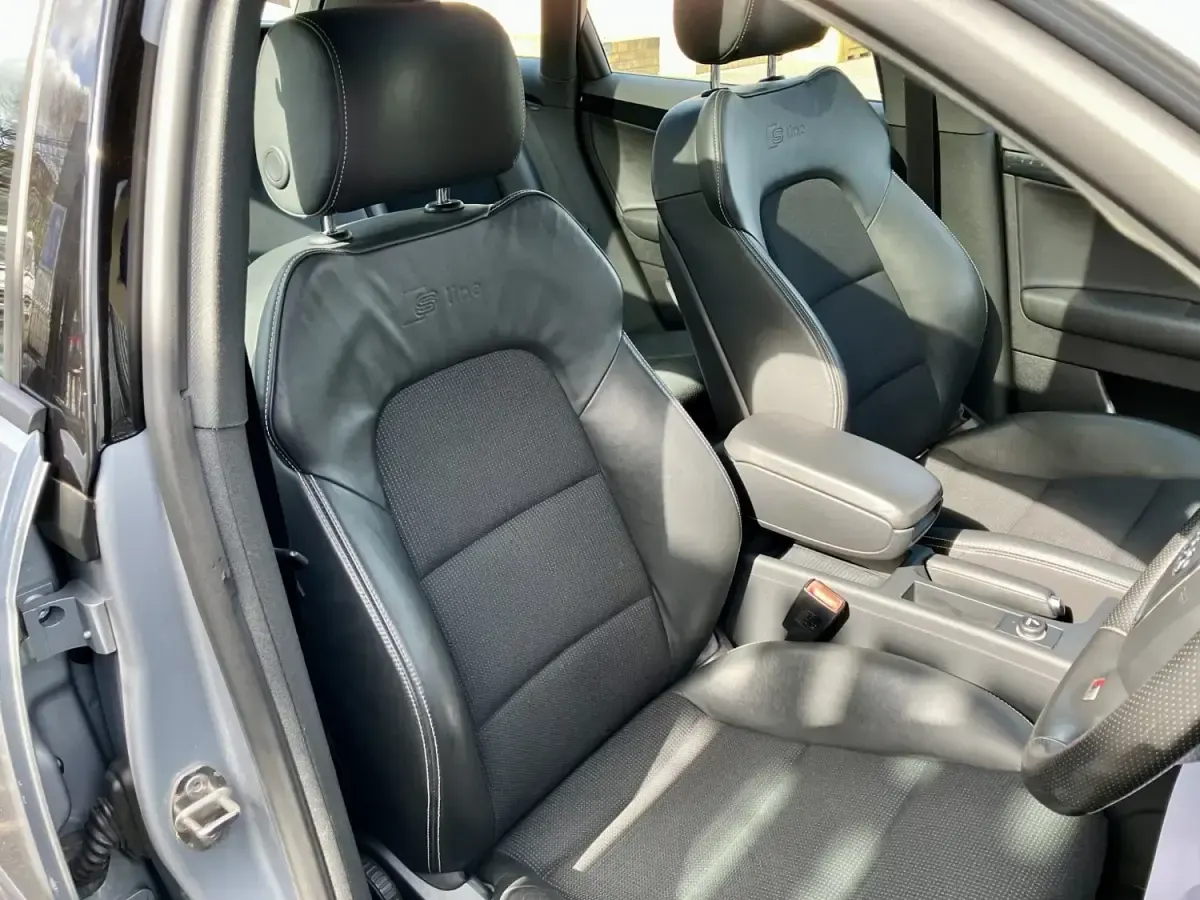 Usado Audi A3 S-Line 200 HP (147 kW) 2010 Prateado Citadino