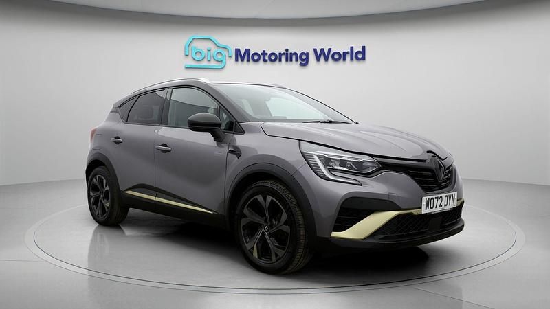 Used Renault Captur Engineered 141 HP (103 kW) 2023 Grey/black SUV